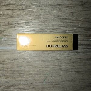 BNNO Hourglass Satin Crème Lipstick in Gold Box